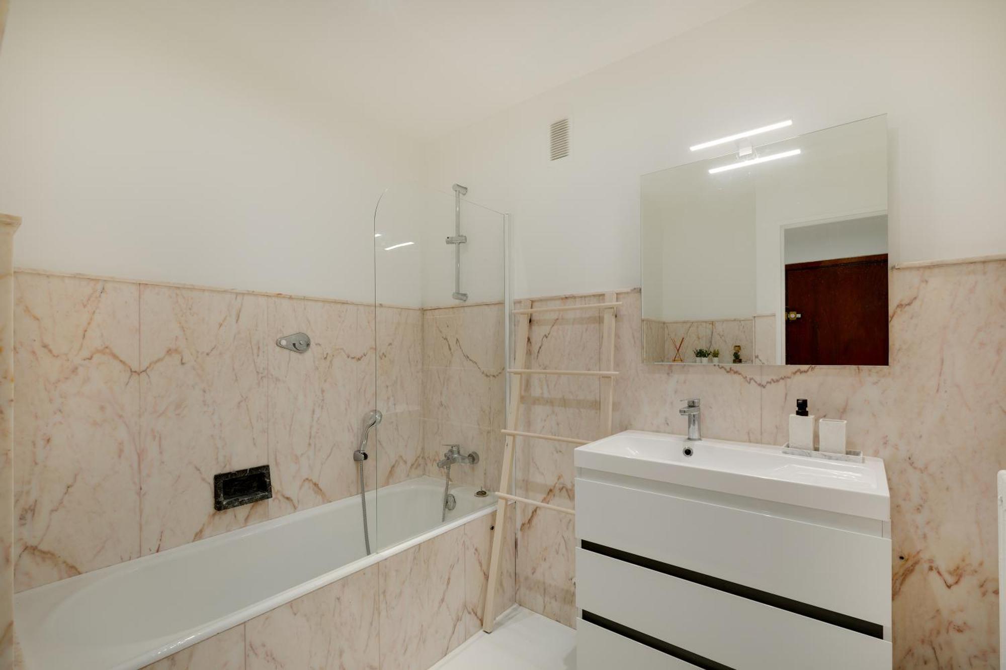 Newly Renovated Charming Downtown Apartment Antibes Exteriér fotografie